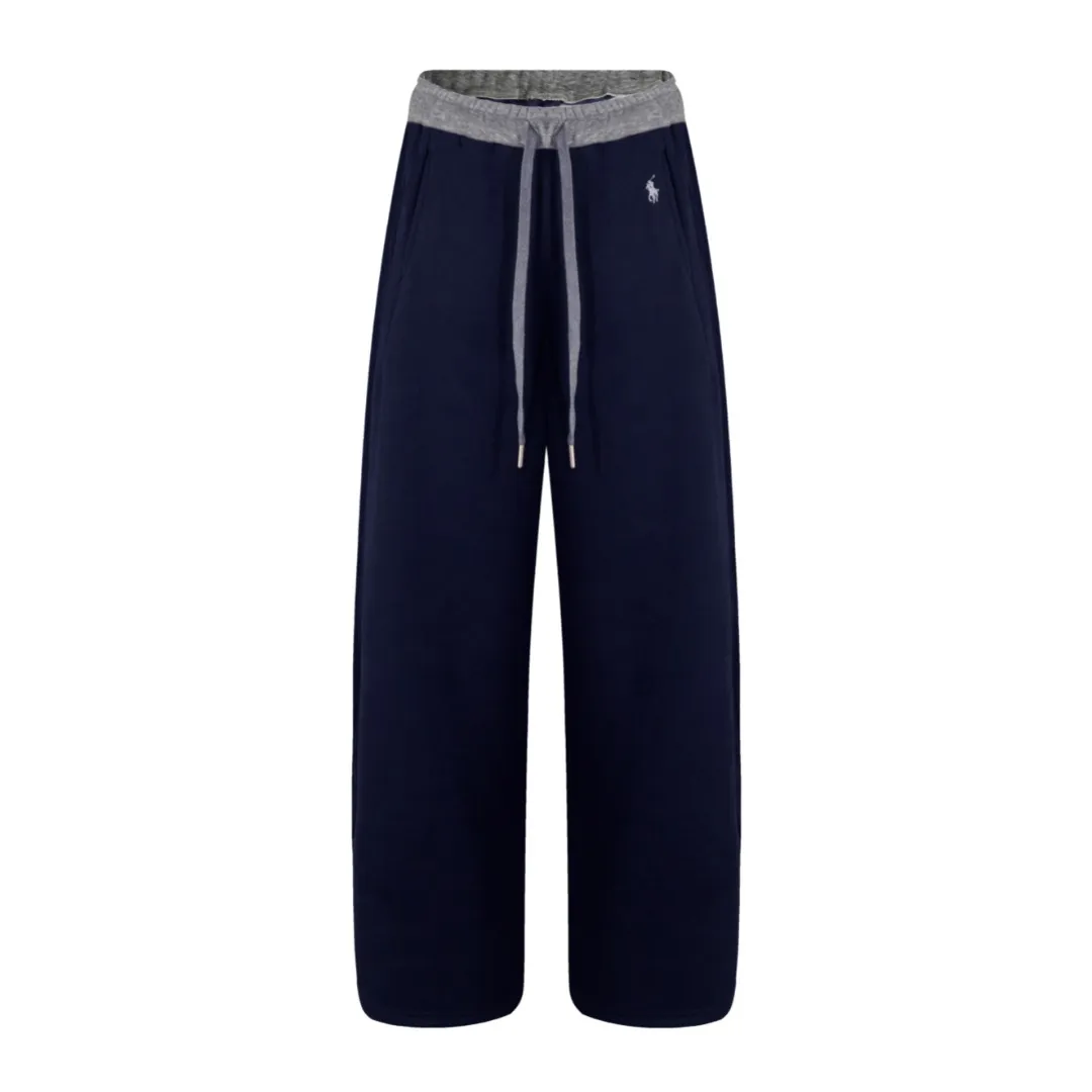 P230 White background picture [Fleet in winter] Style number: 25130# Color: black/navy blue/dark gray/light gray/white gray/beige/light khaki Size: S-XL - Ralph Lauren/Ralph Lauren 2025FW autumn and winter plus velvet contrasting waist design drawstring scimitar version lazy feeling loose couple sweatpants - brushed face velvet lining one piece for winter - custom dyed trouser cord hanging hardware The details are in place - loose fit, scimitar legs, loose upper body without looking too big - RL/lazy autumn and winter sweatpants, a pair of casual sweatpants that are very suitable for CleanFit. Loose fit scimitar fit trousers can be used as couple wear. It has a relaxed feel for daily wear. Contrasting color shakes to increase the overall sense of layering. The sense of drape is visible to the naked eye. The design of the trouser legs can be closed, which can also be very warm and versatile in winter.